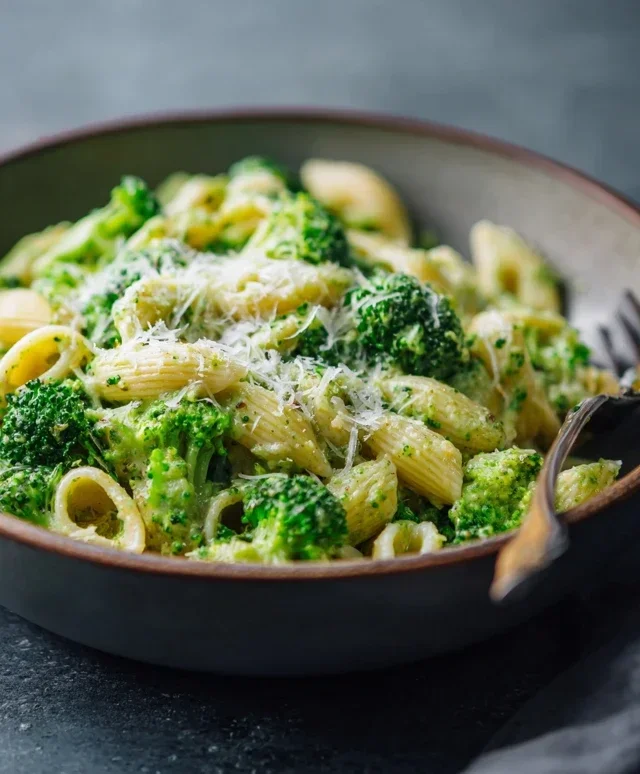 Light and Healthy Broccoli Pasta